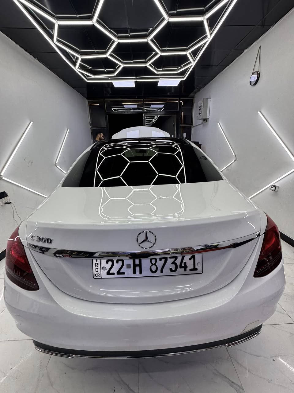 مرسيدس C300 – موديل 2021
_ رقم أربيل بأسمي

المواصفات:
 • محرك 4 سلندر تيربو 2000
 • كير أوتوماتيك 9 سرعات
 • شفتات ستيرن
 • إنارة أمامية زينون مع إشارة LED
 • كراسي أمامية كهربائية مع تدفئة 
 • إنارة داخلية 64 لون
 • بانوراما
 • 5 أنظمة قيادة
 • نظام النقاط العمياء
 • صندوق خلفي كهربائي
 
الحالة:
 • فقط تعديل بارد جاملغ خلفي
.ايرباك برده وراجع سستم

السعر:300

للاستفسار: ***********
العنوان/بغداد/الزعفرانية
