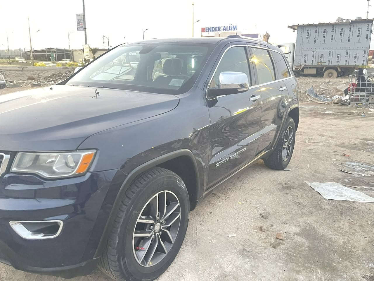 جيب كراند شيروكي 2017 وارد امريكي بدوون ضرر كفاله من الصبغ والتبديل لمتد فول مواصفات 
نسخه ال1941
رقم بصره تحويل ثاني يوم ***********
السعر 215 مكاني بصره قبله
