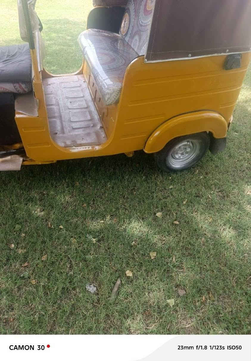 مكلف بالنشر اخوان 
للبيع تكتك رقم وسنويه واسط موديل 20
جاهزه من كلشي گبل للشغل 
تخم تاير جديد 
بيها لغد ومعمره دوسات 
السعر 6200
مكاني واسط قضاء النعمانيه 
***********         👉     رقم صاحب التكتك
***********
