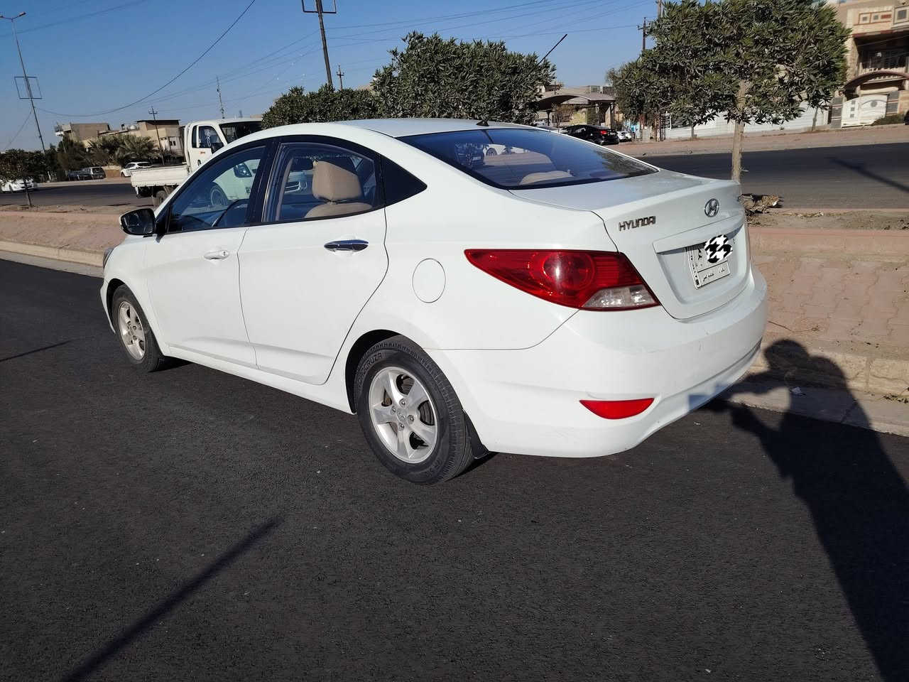 اكسنت 2013 خليجيه.. بغداد
استلام الشركه العامه.. 
محرك 1600 دوش كفاله.. 
شاشه وكامره واشاير مري وتحكمات دركه خمسه ويل كب.. 
انشخطت بابتين والجاملغ.. 
جهة السايق.. وممبينات.. 
3 قطع رش صبغ بدون فتح.. بدون دواخل شرط السونر.. 
تبريد ثلج بلادي مملعوب بي.. 
محرك كير تبريد تدفئه كله تمام.. 
السياره كهربائياتها كله على وضع الشركه.. 
مكاني بغداد الكرخ حي الاعلام 
للبيع هذه رقمي.. *********** 
السياره جاهزه بفظل الله مبيه اي نقص.. الشراي يتصل وبل الخدمه
