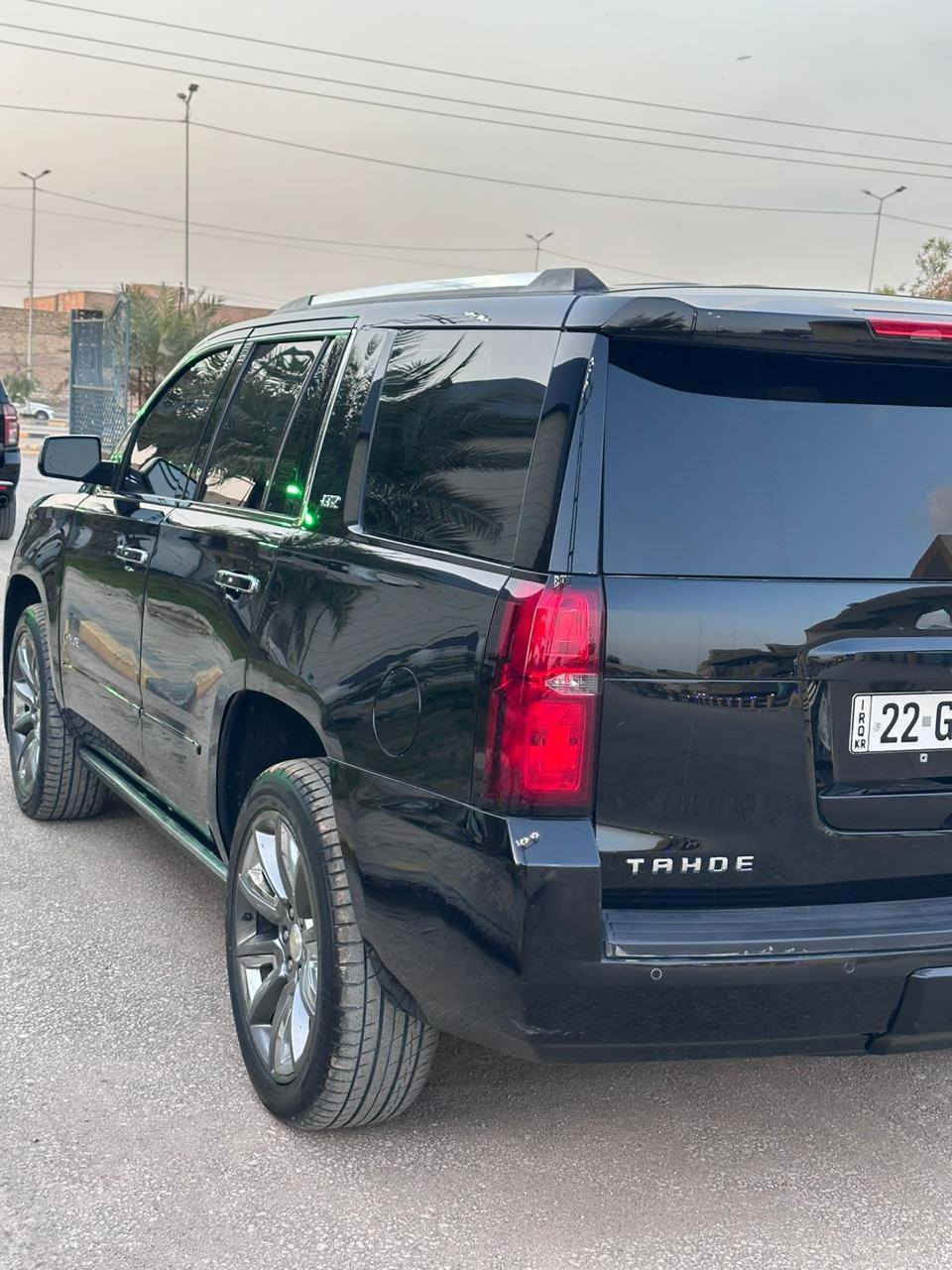 شيفروليه تاهو برمير (اعلى فئة) فول مواصفات لون اسود
#الموديل : 2017
#الضرر : باب الجنطة + طرف الجاملغ الخلفي
#الرقم : مرقم اربيل (الرقم الحديث)
#الايرباكات : بدون ضرر اي ايرباك

•المواصفات :

▪️السيارة : شيفرولية تاهو PRIMER 
▪️المحرك : 5.3L V8 (ثمانية سلندر)
▪️العداد: 87 الف ميل حقيقي
▪️حجم الويل: ويل كب حجم 20 اصل مع طقم تايرات بحالة ممتازة
▪️لايتات زينون مع حاجب LED مع كشافات دعامية
▪️بصمات عدد 4 للأبواب مع بصمة تشغيل
▪️رادار امامي مانع تصادم
▪️تحديد مسار
▪️حساس امامي
▪️حساس خلفي
▪️رادار جانبي (نقاط عمياء)
▪️تدفئة وتبريد لكشنات المقدمة
▪️تحكم فول كهرباء لكرسي السائق والراكب
▪️گشن ذاكرة خزن ميموري
▪️كامرة خلفية دوارة اصل مع الستيرن
▪️كشنات السيارة جلد اسود اصل
▪️شاشة سقف عارضه للكشنات الخلفية
▪️شاشة الدشبول حجم كبير مع قاصة داخلية صغيرة
▪️تشغيل عن بعد
▪️جنطة كهرباء
▪️شاحن لاسلكي (واير ليس)
▪️سستم صوت BOSE
▪️تحكم ستيرن جهتين بلوتوث وحاكية وكروس سرعة وتحكم صوت 
▪️نظام ABS مانع انزلاق
▪️ تظليل زجاج المركبة نسبة 80% مع السنوية

السعر المطلوب345 ورقة مع المجال
 مكان السيارة النجف 
الاتصال على : ***********
