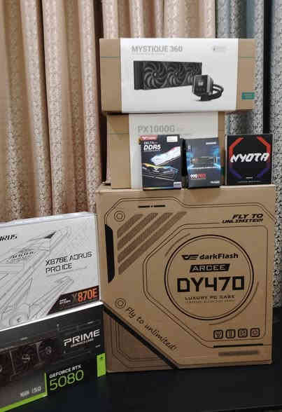 السلام عليكم كيس مستعمل شهرين مشتغل ساعات قليله بعده بل ستيكر جديد لوك
------------------------------------
CPU: R9 9950X3D BOX 
------------------------------------
GPU: RTX 5080 ASUS PRIME 
------------------------------------
M.B: X870E AORUS PRO ICE DDR5 WIFI 7
------------------------------------
RAM: 32GB 6000HZ CL30 DDR5 T-FORCE RGB- XMP-EXPO WHITE 
------------------------------------
SSD: 2TB SAMSUNG 990 PRO 7,450 MB/s
------------------------------------
PSU: DEEPCOOL PX1000G ATX 80 PLUS
1000W GOLD
------------------------------------
COOLER: DEEPCOOL MYSTIQUE 360M
------------------------------------
CASE: DarkFlash DY470 Mid Tower Case - White
------------------------------------
Asiahorse NYOTA 120mm Case Fans X3
------------------------------------
DeepCool DM9 Thermal Paste Gray
------------------------------------
Windows 11 Pro Original Key
------------------------------------
السعر 4,250,000
علماً سعر تكلفة 5,500,000
مكاني ناصرية رقمي ***********
