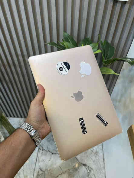 السلام عليكم شباب 
عندي ماك بوك ابل للبيع 
نظافة100% شخط مابيها حتى لاصق شاشه بيها مغلفه تغليف كامل 
معالج m1 غني عن التعريف 
ذاكرة256 
بطارية🔋92
بيع فقط سعرها 750الف وييها مجال بسيط مكاني بغداد الاعظمية مااطلعها توصيل شباب تجي تفحص بيدك وتجيكها وتاخذها وتتوكل***********
