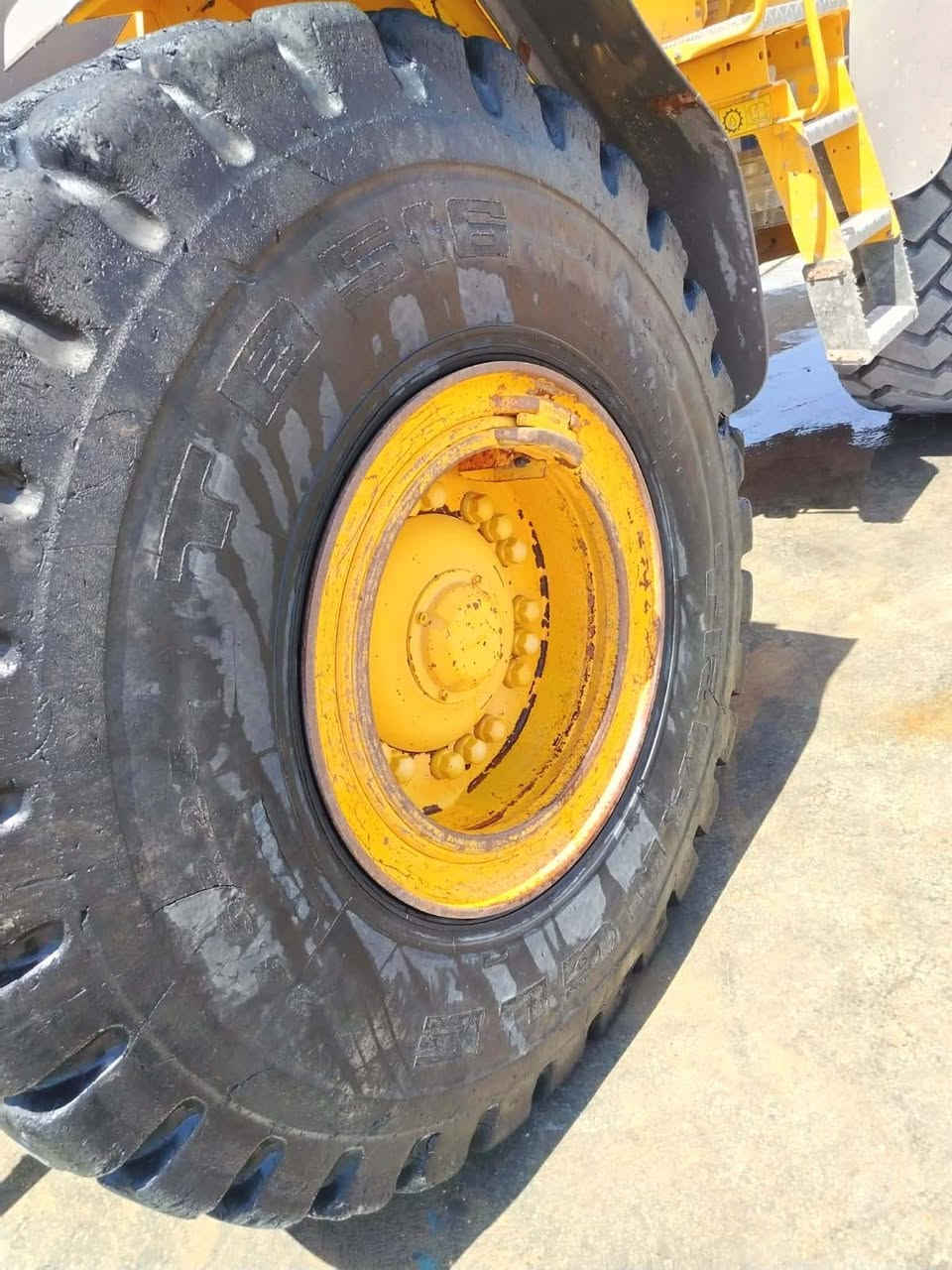 للبيع تايرات شفل درنكل حجم 23.5.25 عدد 3 نضيفات ينشدن جوبلس المكان الحله ناحيه النيل ***********
