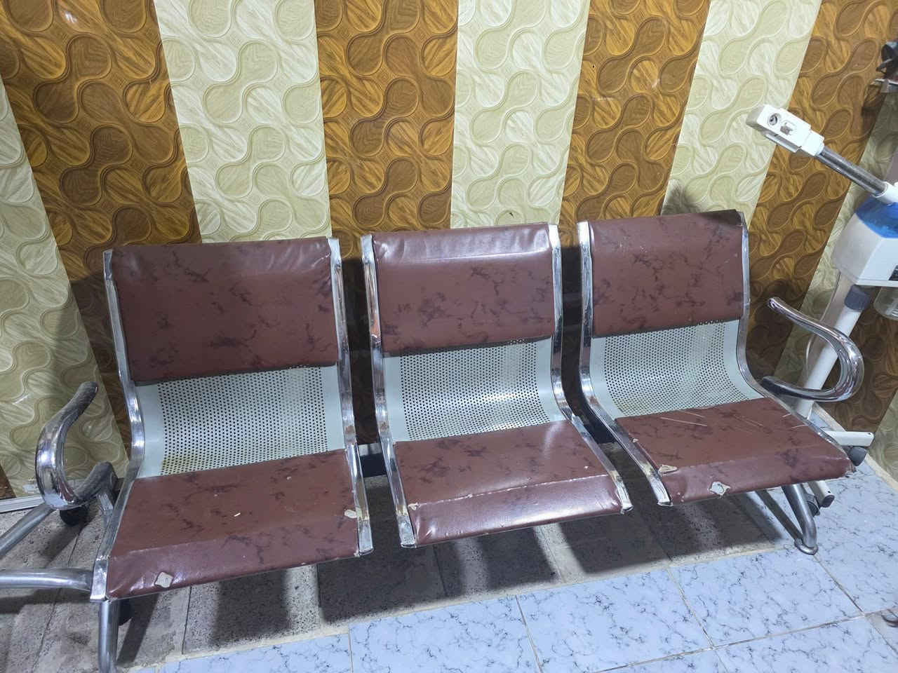 "للبيع أثاث  (غرفة نوم بناتي، كاونتر مطبخ، مجمدة رويال، جهاز جري، وميز حلاقة ملكي) كلها بحالة ممتازة وبأنسب سعر وبيع مستعجل


**إذا كنت صاحب هذا الإعلان وتريد حذفه لأي سبب، رجاءا أرسل رسالة إلى الدعم الفني**