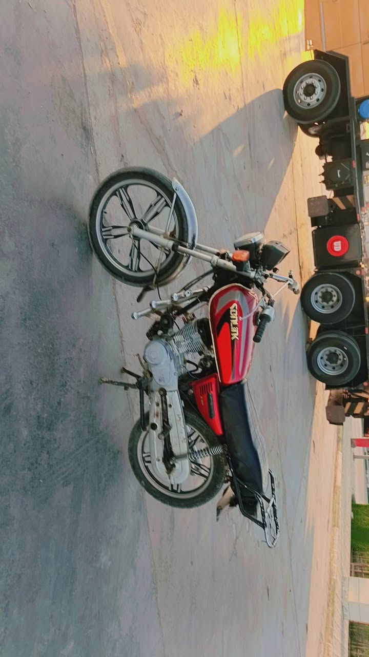 اسلام عليكم دراجه ارشه موديل 15 اوراق اصولي محدثه 23 مكينه خير من الله كهربايات كله شغال السعر 400 وبيهه مجال للستفسار ***********واسط لعزيزيه
