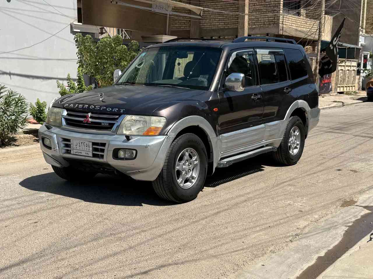 السلام عليكم 
باجيرو 2001 محرك 3500 كير 5 نمر سبعه راكب ثلاث قطع تبريد شاشه جبيره بلوتوث فور ويل شغال سياره جاهزه بدون نقص تخم تاير جديد تبريد ثلج صدر امامي وخلفي جديد كهربائيات كله شغاله مكينه وكير مكفولات السياره كامله للاخير بيه صبغ حزام بدون دواخل اثر جراد وطخات بسيطه معروضه ( 76$ ) وبيه مجال بسيط مكاني بغداد الدوره نهايه شارع 60 للاستفسار *********** بغداد, العراق
