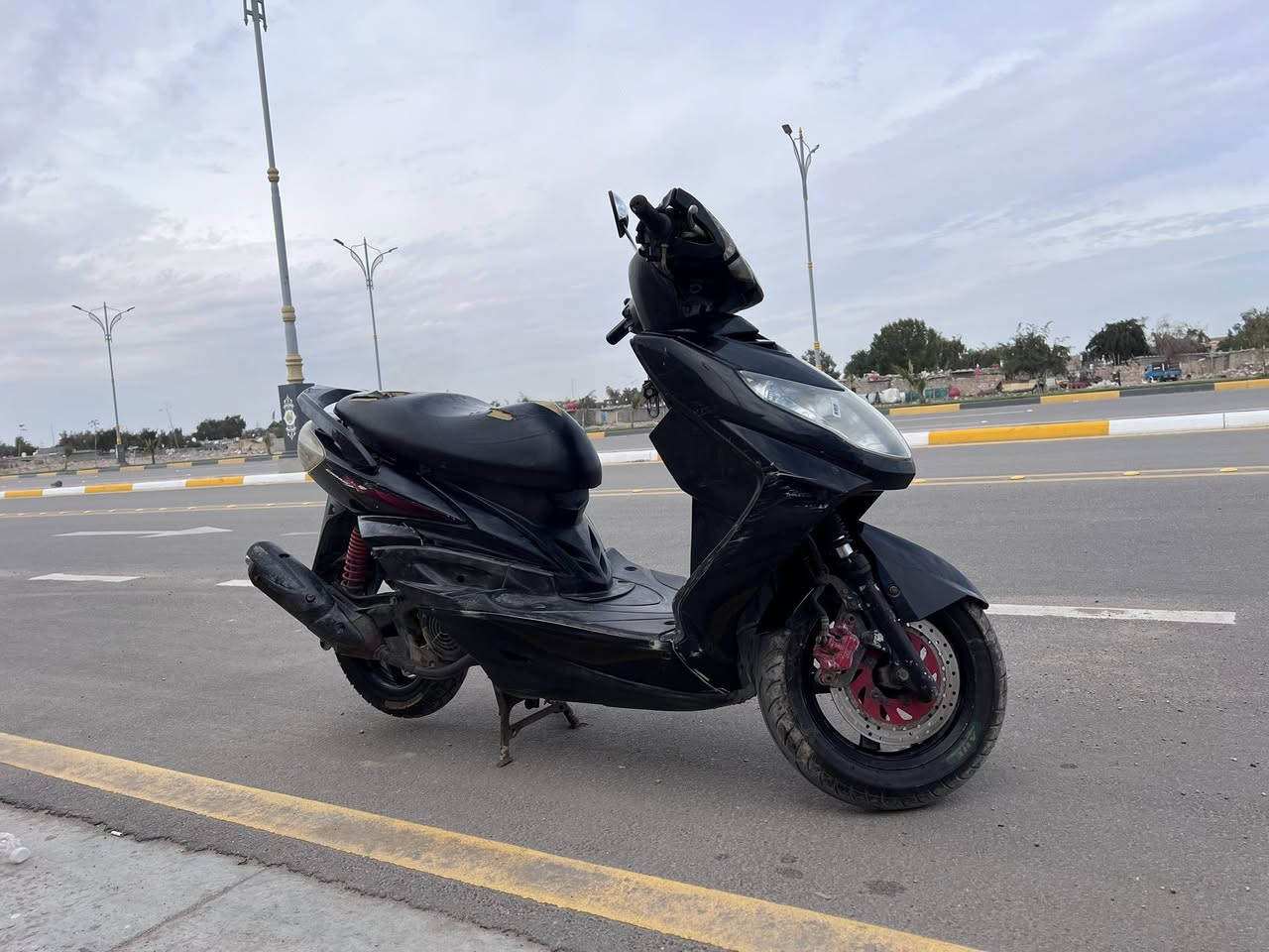 السلام عليكم
دراجه سكنس فحل للبيع موديل 2010 ياباني اصل 
الدراجه خير من الله لا تبخير لا تنقيص نگره سلف تايرات زوج جدد اصليات صالنصه رياضي كهربائيات كلها شغاله باتري جديد ويل كب ابو النجمه المرغوب تجي تفحص وتاخذ السعر 750 وبيها مجال حگ الجيه ، العنوان : كربلاء حي الفارس قرب الملعب الدولي 
، غير متواجد على الانترنيت 
للاستفسار : 
***********
