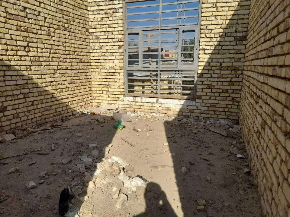 السلام عليكم
دار هيكل غير مسقف للبيع

طابو زراعي سند25 

نوع البناء //طابوق بوكس ٥٠×٥٠سم

تحويل البيت ثاني يوم بعد الشراء

العنوان / /بابل المدحتيه 

حي بابل الزراعي خلف محطة الكهرباء 

بناء حديث سنة ٢٠٢٥

عرض الشارع ١٠متر

المساحة//٣٠٠متر

الواجهه //١٠متر

قريب على التبليط جدا 

خدمات كامله من ماء وكهرباء شارع سبيس

السعر/٥٠وبي مجال

تفاصيل البيت

استقبال 

صاله كبيره 

عدد الغرف ٢

مطبخ حار وبارد

منور خلفي وجانبي 

مجمع صحيات داخليه وخارجيه

البيت موقع حلو وجيد جداً الوجي على الشارع الرئيسي

للاستفسار. ***********.     ***********
