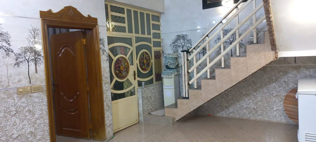 للبيع بيت حديث البناء (2021) بتصميم عملي ومريح ✨
يتكون من طابقين: 🔹 الطابق الأول: غرفة نوم + استقبال + مطبخ + صالة + مجموعة صحيات متكاملة
🔹 الطابق الثاني: غرفة نوم (سويت) + صالة
🔸 يحتوي البيت على سطحين
مساحة البيت 120 متر
🔸 جنس العقار: طابو زراعي
📍 الموقع: حي الفارس / عبور النهر
💰 فرصة مميزة للسكن أو الاستثمار
📞 للاستفسار: ***********
