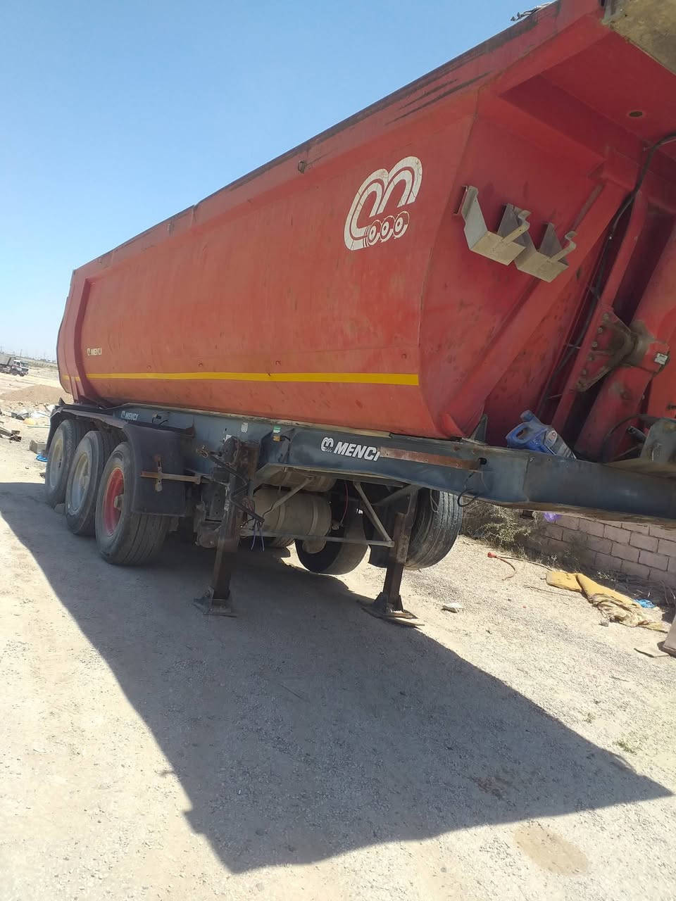 سلام عليكم عربانه حوضيه نسأف ثلاثه محاور تك تاير ذرعه/٢٦/٥للبيع موديل ٢١دناكير مربع /السعر ٧٥ وبيه مجال الاتصال /***********
