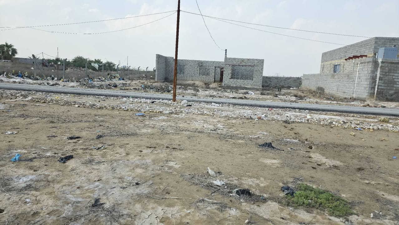 سلام عليكم عدنه قطع للبيع زراعي الدوانم خلف مطعم الديوان ***********
