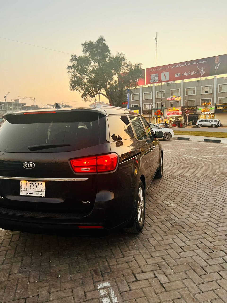 كيا سيدونا.   EX 2020 وارد امريكي
رقم كربلاء   تحويل مباشر 
حجم المحرك : 6 سلندر 3300
عداد المسافه : 73 الف mill
الضرر :   بنيد تبديل فقط    
المواصفات EX ..
شاشه اندرويد - كامره خلفيه 
ابواب خلفيه كهرباء شفط  
مقاعد جلد - كرسي سائق كهرباء 
تدفئه كشنات - حساس امامي خلفي    - 7 راكب 
تبريد 3 قطع - بردات جام بلاد 
السياره نضيفه جدا بدون اي نقص
السعر 205 ورقه للاستفسار الاتصال 📞 
***********  ابو محمد  
العنوان / كربلاء /  باب بغداد
