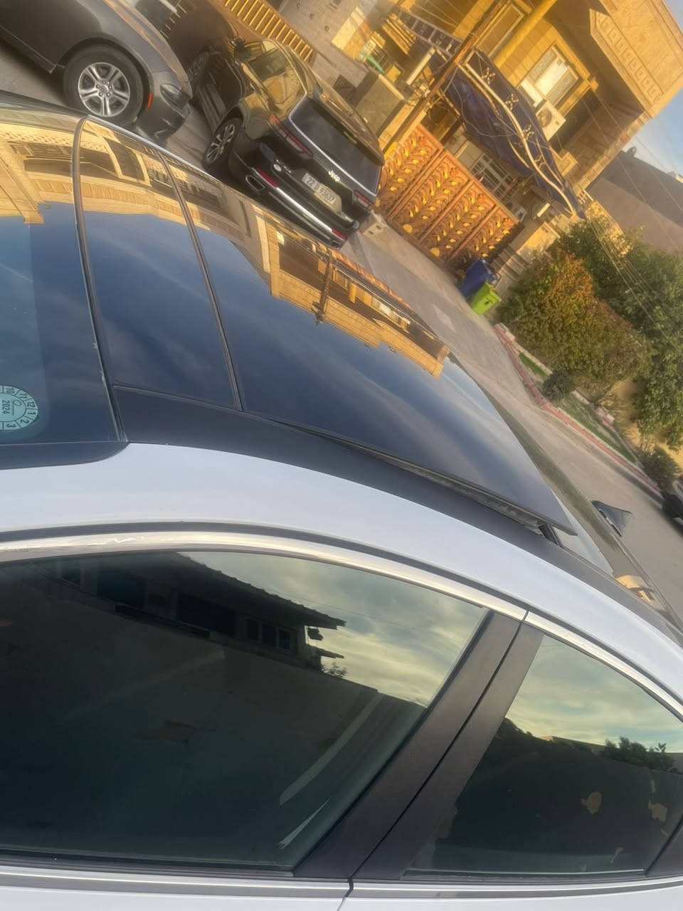 السلام عليكم سوناتا 2021 SEL  وارد امريكي معروفه فول مواصفات عده التقديم والتحريك بلبصمه السياره كامله ونضيفه فول حادثها باب الصدر مبدل اصلي السياره ماشيه 186 الف سياره نضيفه وكامله مكان السياره بغداد سعرها 174 
***********
