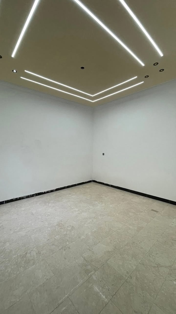 دور للبيع تون بمساحة 100 م ضلع منفصل زيرو استلام مفتاح تندر درجة اولى صب موقعي طابوق العنكوش شغل شركات اعلى لڤل موقع جداً مميز في حي الجهاد الرفاق وجه 5 نزال 20 قريب الشارع العام بضهر المشاتل 
السعر مناسب جداً سعر الدار الواحد 290 مع المجال معامله واصلة للأقرار تحياتي 
للأستفسار زيارة مكتب ارض الخير للعقار
او الاتصال على الرقم 
***********
