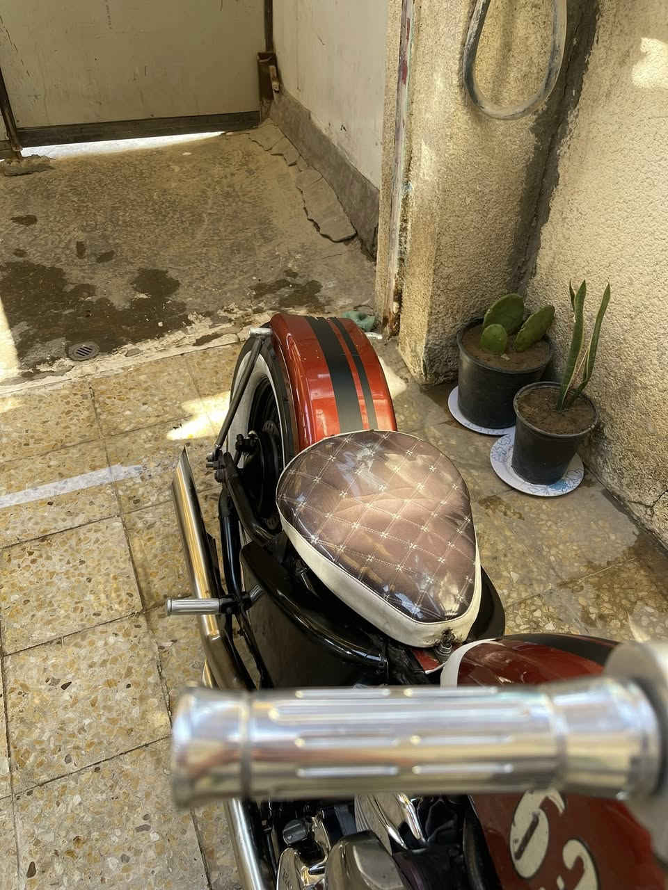 السلام عليكم
ـ Honda Steed 400 Bobber
المحرك بلادي ما مفتوح 
صالنصات رياضي نيكل
ويل امامي فولگان 15 
ويل خلفي فولگان 16 
تاير عريض خط ابيض
شوته رياضي
قبضات - دواسات - الدواسات الخلفيه سيت واحد اصلي
كلچات تبديل جديد
بلكات تخم كامل جدد
الكابريتر عليه ادامه جديدة
كهربائيات صافية 
التانكي طلاء ايبوكسي من الداخل بدون زنجار او وصخ 
قمچيات كله جديد 
الدراجه جديدة وجاهزة ما بيها اي نقص 
معدل الدراجه
ـ 130/140km.h

السعر 1500 / بغداد - الامين الثانيه
*********** - ***********
