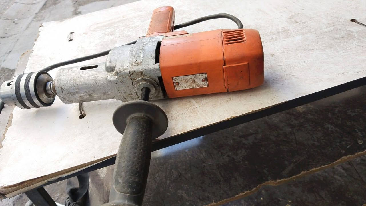 دريل شواصي فاين مصنوع في ألمانيا الشرقية DDR(سعر 250 الف مع التوصيل )استيراد مؤسسة طوبة 20 ملم سرعة وحدة واتجاه واحد مستخدم نظيف جدا بلادي شرط الفحص والجودة للتواصل ***********
