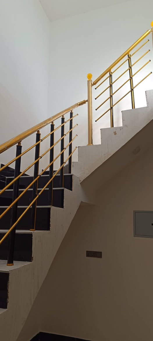 سلام عليكم بيوت للبيع غرفتين ،مطبخ حار بارد ،صحيات داخليه و خارجيه ،صطوح شدايكر بيوت مفتاح المساحه 200 الموقع السبل الثانيه سعار  خاص)الرقم )***********
