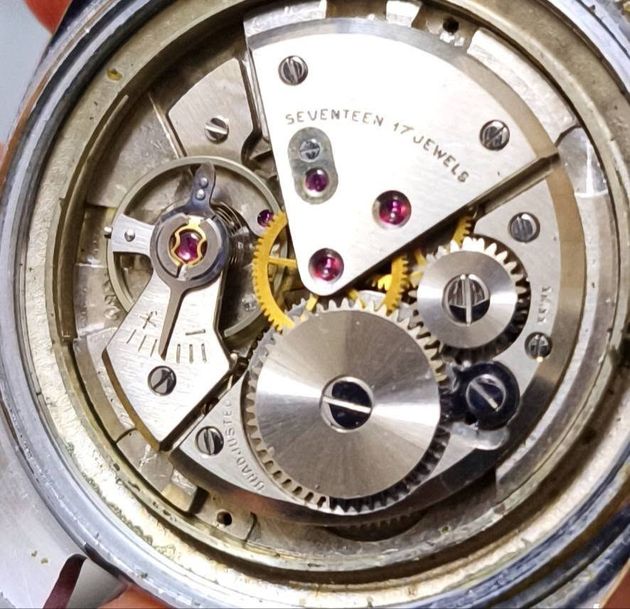 ساعە سوسری نصب تكویك 1969مینا سمینتی رصاصی شغال مضبوط قطر ۳٦مم سعر 100الف


**إذا كنت صاحب هذا الإعلان وتريد حذفه لأي سبب، رجاءا أرسل رسالة إلى الدعم الفني**