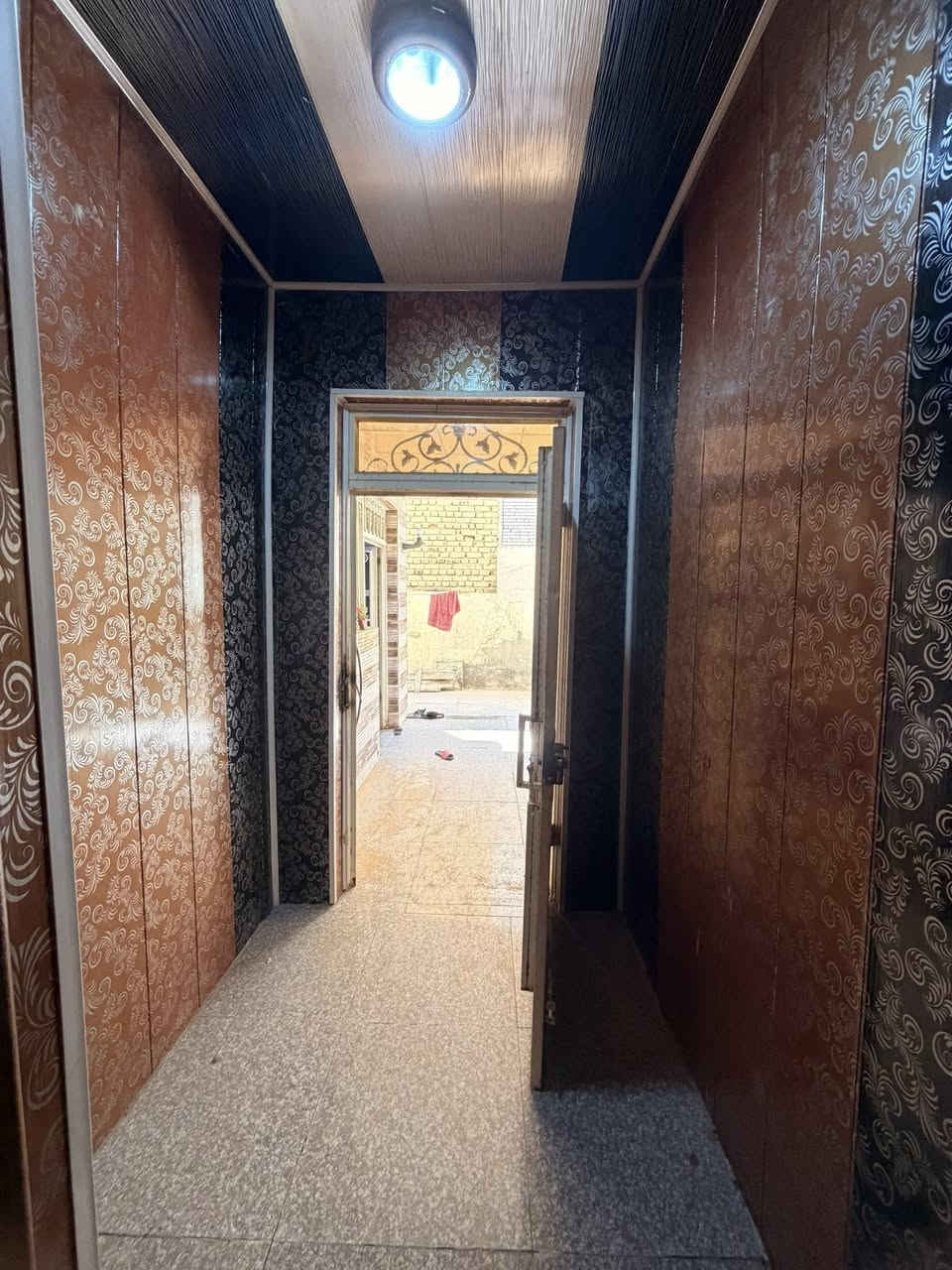 🛑 دار سكني  للبيع 🛑 
المنطقة : الديوانية حي العسكري الأولى 🚩 
اقرب نقطة دالة . شارع الجابري 
المساحه :  250متر
التفاصيل :  موقع تجاري 
     كونكريت مسلح 
    
 مــحلات عدد ثنين وبيت كبير طابقين كونكريت مسلح  وبرج انترنيت وشقه موئجره
          للاستفسار 
     مراجعة مكتب رسول الوزني للعقار  
الديوانية . حي الحضارة بداية شارع اسواق طيبة
 للمعلومات ولمزيد من التفاصيل ⬇️
       مراسلة الصفحة  
      او الاتصال
***********
