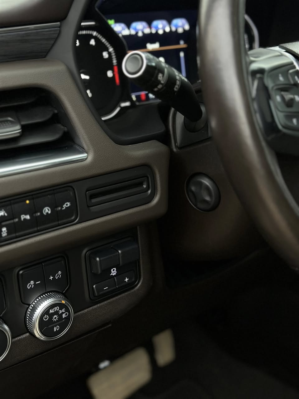 جمسي 2021SLT فوول فول مواصفات
5خمس كاميرات 
بانوراما
داخل جلد 
كشنات تبريد تدفئة
شاشات خلفية
كشنات خلفية كهرباء
داخل جلد 
شحن لاسلكي
كشن هزاز
كشن خزن ميموري 
بصمة
صندوق كهربائي 
ابواب بصمة  
شاشة كبيرة  
تشغيل عن بعد 
كشنات كهربائية 
رادارات 
محرك 5.3( المرغوب)
تحكم ستيرن فول 
حساسات امامي خلفي
نظام تحذير اصطدام 
نظام تنبيه عند خروج من المسار 
حاجب زنون 
٧ راكب 
نظام زنون اصلي 
كروس سرعة 
حساسات جانبية 
نظام سير على المسار 
ماشية ٦٠ الف حقيقي 
السيارة بيها جاملغ امامي مبدل وبونيت مصبوغ بدون شاصي شرط الفحص وكير ومحرك بشرط مامفتوح 
السيارة رقم اربيل بأسمي شخصي هزة وفحص وسنوية جديد 
تريد التحويل او الوكالة حاضر 
السعر 418$ وماكو ارخص من هيج سعر بكل السوك
مكان السيارة اربيل 
***********
