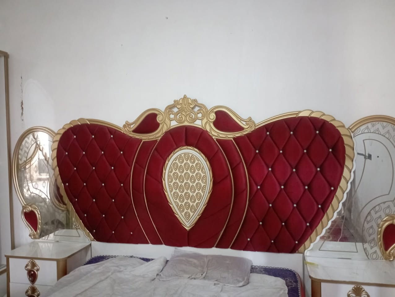 السلام عليكم .. غرفه تركيه للبيع الثكيله النوعيه الزينه ..***********
