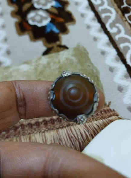 3 خواتم للبيع (غير متواجد على الفيس الشراي يراسل واتساب 
الاول عقيقه عسليه مرصوده بيها رصل (جمل)  من جوه مثقوبه 
الثاني عقيقه مكتوبه 12 امام معصوم 
الثالثه مختلفه عينتين الخامه عقيق طحلبي والعينتين حجر مكاوى 
غير، متواجد على الفيس واتساب ***********
