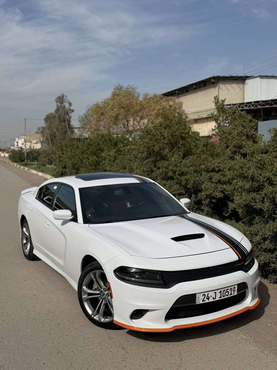 سلام عليكم للبيع دودج جارجر GT PLUS 
الموديل:2022 (خليجي) وكالة هارلم (بسعر مناسب جداً)
العداد:( 30الف) حقيقي بشرط
سيارة كلين بدون اي ضرر 
خطين بارد باب خلف النفر فقط 
المواصفات:
دشبول + ابواب خياط جلد 
*فتحة سقف كهربائية
*ويل الالمنيوم قياس 20 انج 
*شاشة لمس قياس 10.1 انج مع نظام ملاحة
*رادار تفاعلي مع خاصية التوقف والانطلاق
*حساسات امامية وخلفية
*كاميرا خلفية
*نقطة عمياء
*مانع تصادم خلفي
*تحذير الخروج من المسار
*مرآة تعتيم ذاتي
*مقاعد من الجلد الفاخر بل لون الاحمر والاسود
*مقاعد امامية  كهربائية 
*مقاعد امامية مبردة ومدفئة
*مقاعد خلفية مدفئة
*مقعد السائق ذاكرة
*مكيف الهواء مع تحكم 3 مناطق 
*نظام ابل كار بلاى و اندرويد اوتو لاسلكي
*دخول ذكي (بصمة)
*نظام التشغيل عن بُعد
*مصابيح أمامية أوتوماتيكية مع مصابيح نهارية LED 
*المرايا الخارجية ذاكرة
*مرايا خارجية مدفئة
*فتحات اكزوز مزدوجة
*وسائد هوائية أمامية و وسائد هوائية جانبية و خلفية.

***********
***********
