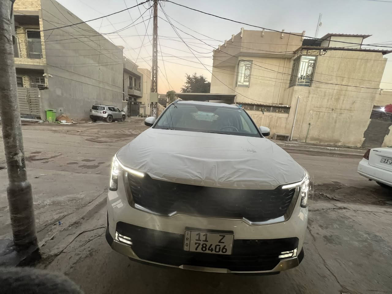 سلام عليكم شباب عندي سورنتو موديل 2026زيرووو سيارة رقم بغداد بسمي
موصفات سيارة 
1.بنوراما 
2.داتاشو 
3.دبل كامرة 
4كشنات كهرباء 
5.صندوق كهرباء 
6انارة محيطيه 
7بردات خلفية 
8.ويل قياس 20
اخوان سيارة زيروووو  
السعر 365
اتصال على الرقم ***********
