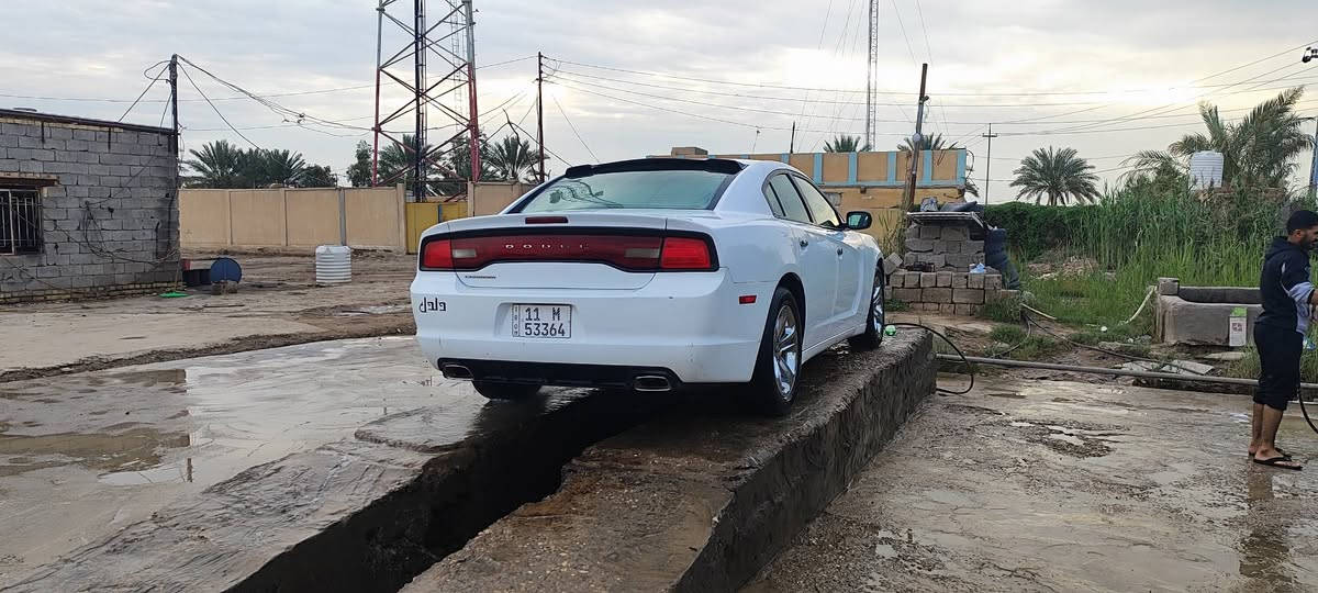 السلام عليكم
دوج جارجر 14 وارد كندي رقم بغداد باسمي
السيارة بدون تبديل، بيها طخه الجاملغ الخلفي وبنيد مصبوغ بدون معجون شرط 
السيارة جاهزة من كلشي
حدايدية، تبريد، كير، ومحرك بحالة جديدة جداً

السعر: ١٦٥ وبيها مجال قليل 
📞 ***********
📍 العنوان: الكوت – قضاء الحي
