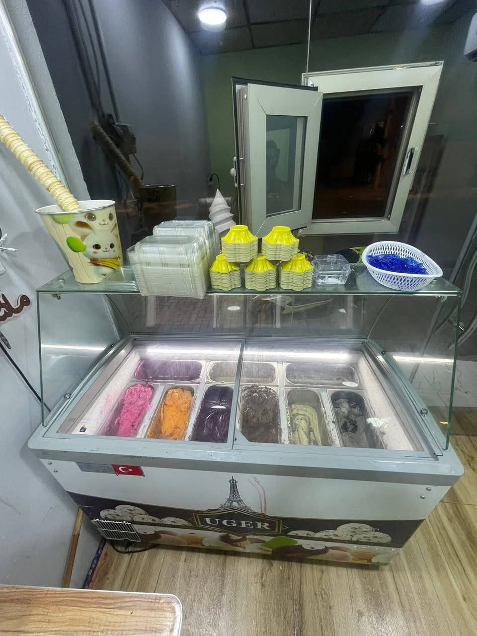 عارضة أيس كريم للبيع مستعمله شهرين فقط العنوان : البصرة - القبلة
***********
