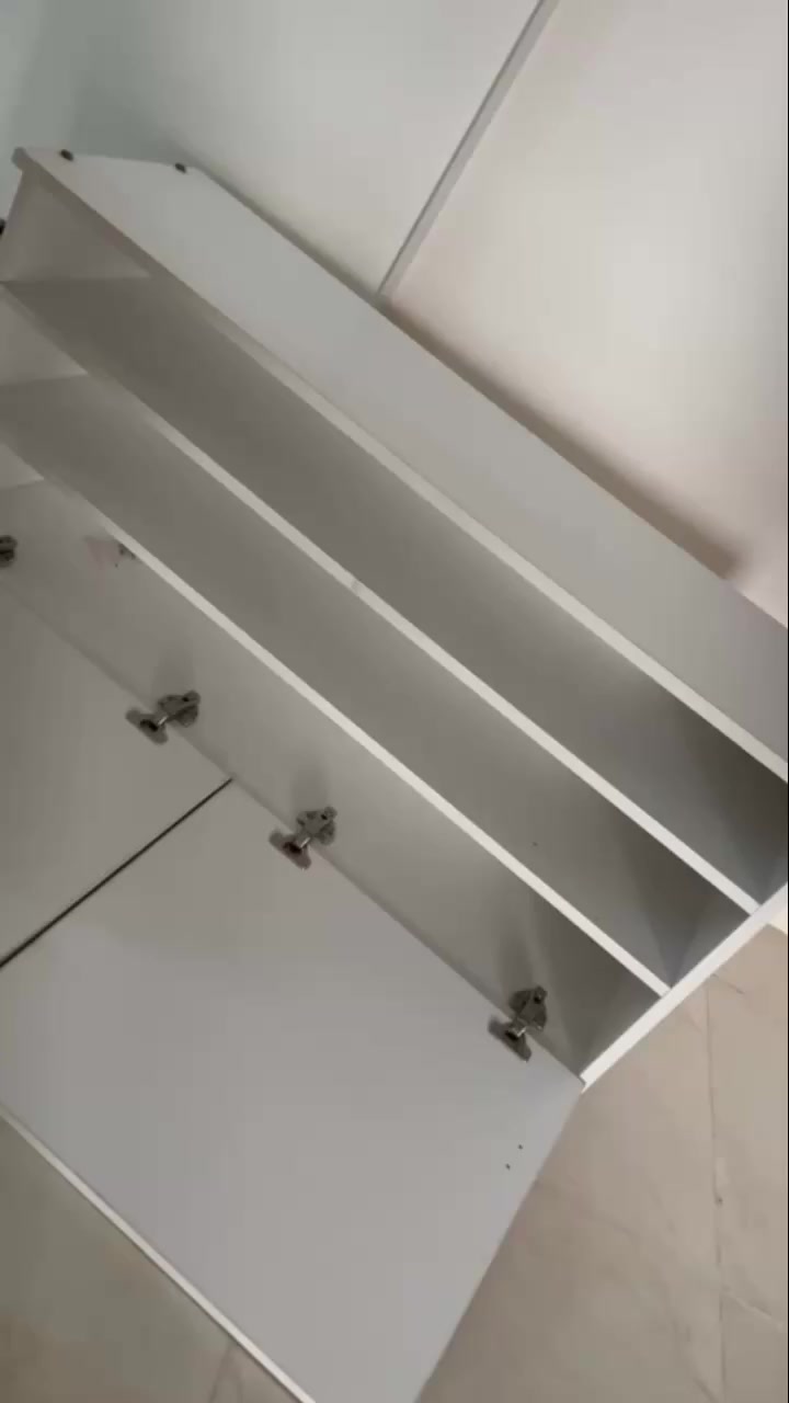 هەولێر بۆ فرۆشتن.   زۆر خاوین و لۆکن
تاخم سیسەمەکە   ٢٥٠ هەزار 
کەوانتەرەکە. ٦٠٠ هەزار  
تەباغەکە ٣٠ هەزار 
جێگای پێلاو زۆر توند و دارێکی باشە بەرادان دراوە نرخی ٧٥ هەزار      هەر کەس کریار بوو لە viber یا whats up  تەلەڤۆن بۆ ئەم ژمارە بکات     ***********
