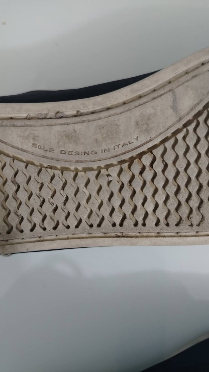 إيطالي وكاله قطعه تحفه داخل وخارج جلد طبيعي حته القيطان  جلد قياسه يلبس ٤٤


**إذا كنت صاحب هذا الإعلان وتريد حذفه لأي سبب، رجاءا أرسل رسالة إلى الدعم الفني**