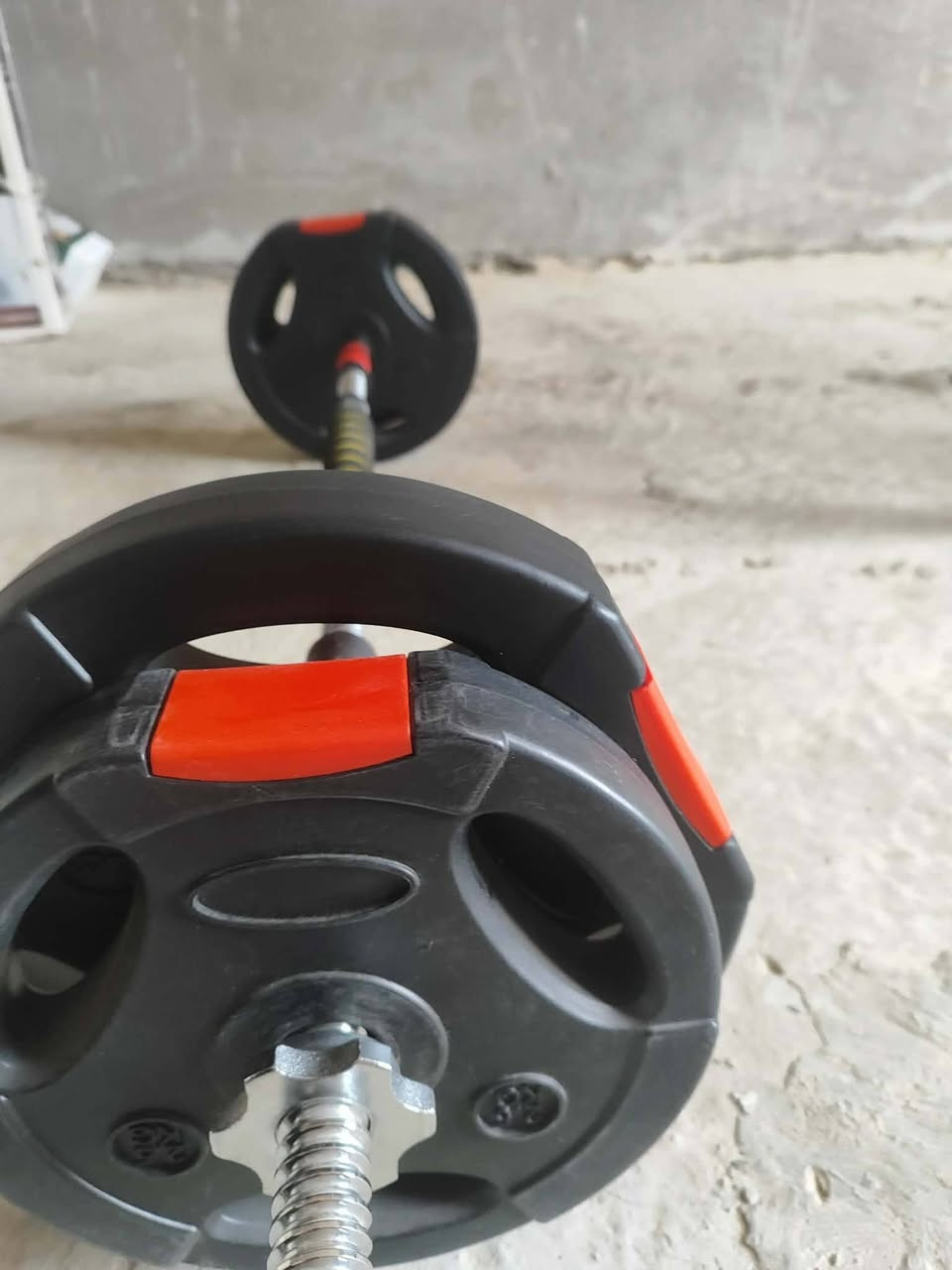 سلام عليكم .دمبلصات و شفت،اقراص ربل ام فتحات،شفتات ستيل 50 cm، توصالة حديد 30 cm يعني تصير دمبلص وشفت أيضاً الوزن 35KG ومع التوصالة يصيرن 40KG وتكدر تتحكم بالاوزان باللي يناسبك.


**إذا كنت صاحب هذا الإعلان وتريد حذفه لأي سبب، رجاءا أرسل رسالة إلى الدعم الفني**