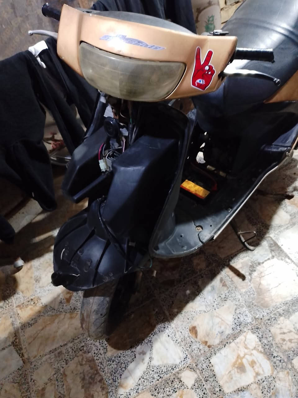 السلام عليكم  الدراجه للبيع هستوه امجفته  شلع ومعدل فول كله شغال سلف اشاير هورن باتري جديد السعر ٣٠٠ وبيه مجال عوزه كفر كدام المكان نجف كوفه يم نفق مسلم بن عقيل رقم ‏‪***********‬‏
