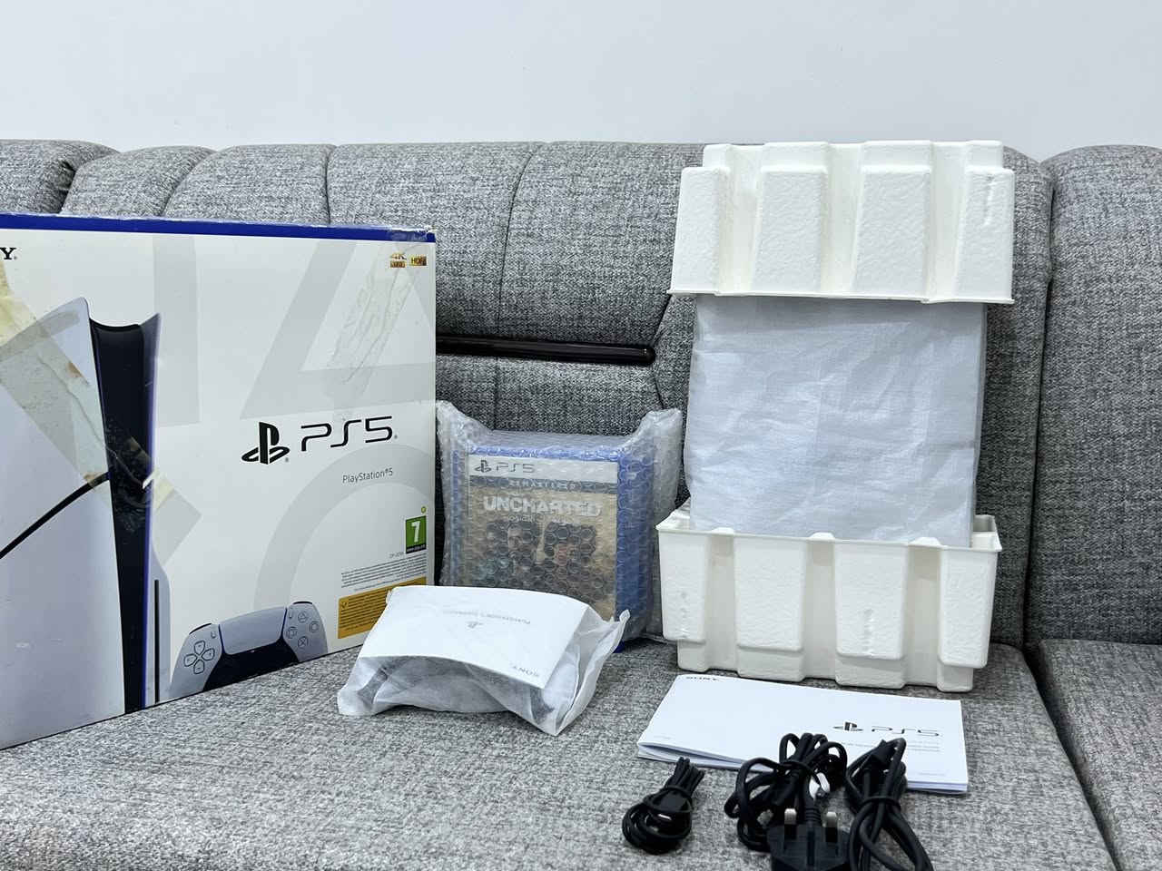 🌟 فرصة نادرة لعشاق التميز والأداء الخارق! 🌟
للبيع جهاز PlayStation 5 Slim (الإصدار الأوروبي الفاخر) بحالة ممتازة جداً ونظافة تامة – تجربة الجيل الجديد كما لم تختبرها من قبل!
✨ تفاصيل العرض الملكي:
 حالة الجهاز: استخدام خفيف جداً لمدة شهرين فقط، وبكامل نظافته وأناقته وبحالة توازي الوكالة.
 العلبة والملحقات: يأتي مع كرتونته الأصلية النظيفة، وكافة الكابلات والملحقات الأساسية الأصلية من الوكالة (يد التحكم اللاسلكية DualSense، كابل الطاقة، كابل HDMI، وكابل الشحن).
 الإصدار: النسخة الأوروبية (Slim) التي تتميز بالتصميم الانسيابي الأنيق، التبريد الأفضل، والمساحة التخزينية الممتازة.
🎮 مرفق مع البكج أقوى 5 ألعاب عالمية (جاهز للمتعة الفورية):
1. God of War Ragnarök (نسخة PS5 الفاخرة)
2. Red Dead Redemption 2 (النسخة الأسطورية)
3. Grand Theft Auto V (GTA 5)
4. Call of Duty: Modern Warfare
5. Uncharted: Legacy of Thieves Collection
💰 السعر: 800 ألف دينار عراقي (وبي مجال حق الجية فقط).
📍 الموقع / الاستلام: النجف الأشرف - حي النداء - مجمع قنبر 2.
📞 للتواصل والاستفسار: *********** (اتصال أو واتساب).
