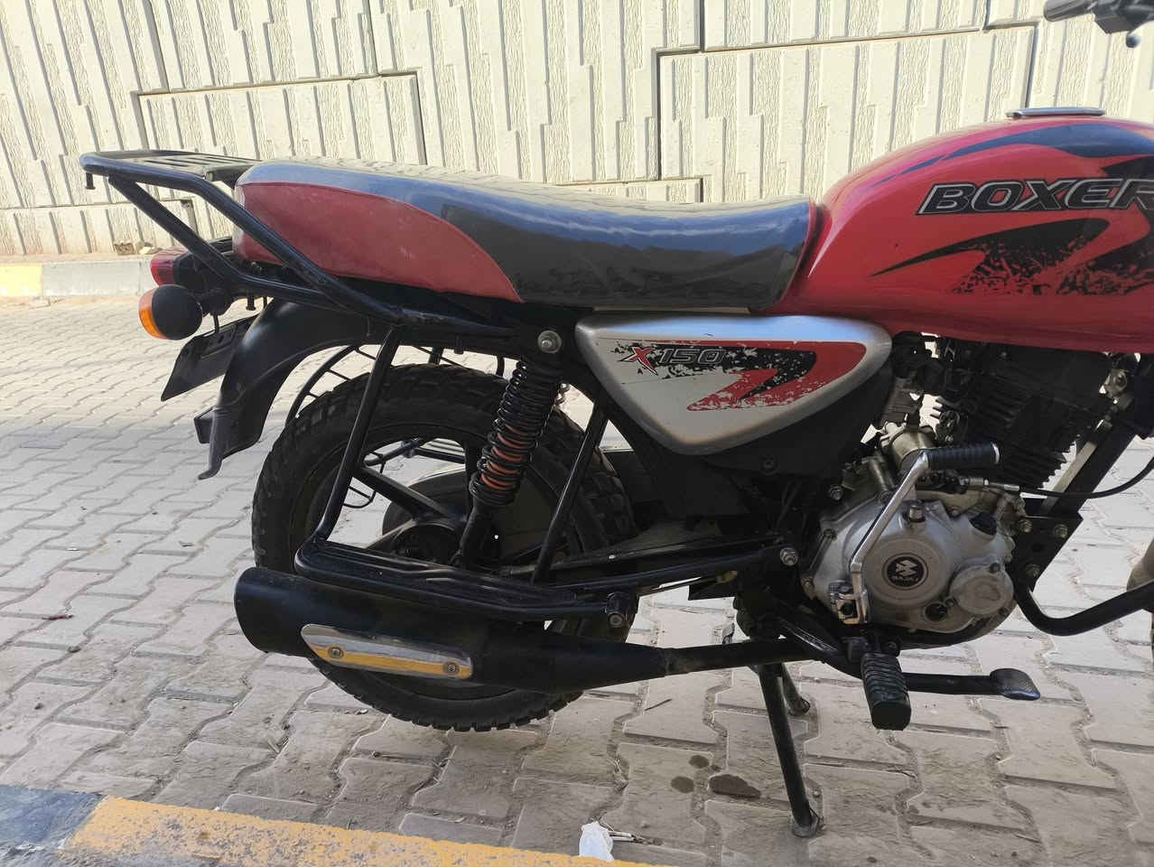 سلام عليكم 
بوكسر موديل 20 
مكفوله 
أوراق كامله 
بدايه خيط تبخير 
مكاني بغداد الوشاش قريب ع الإسكان 
سعرها 900وبيها مجال 
رقمي ***********
