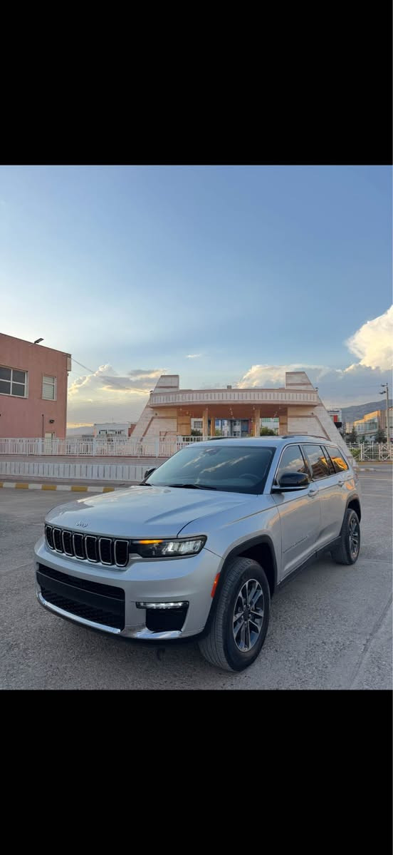 ‏‎جيب كراند شيروكي LIMITITID.L موديل : 2023
السعر :225 
اللوان : سلفر 
عداد المسافة :22 الف كم 
حجم المحرك : 3.6L V6 (6.سلندر)
السياره وارد أمريكي  ✅
ملاحطة السيارة : 3 قطعة  صبغ  و شبر  بل سقف صبغ فقط و اثنين مكان PDR بدون  نقطه دواخل 
سياره بچم كبس بدون دواخل 
شاصى+ لغد + بطانه+ راديتر + تكم + رادار  كله مكفول ✅ 
‏‎
المواصفات : 𝐋𝐈𝐌𝐈𝐓𝐄𝐃.𝐋
‏‎
فــول فــول مواصــفــات 1/1 ماعاد فتحه 

دةبل اكسل : 𝟒𝐱𝟒
كيج الكتروني
ابواب بصمة 
‎بصمة تشغيل 
تشغيل عن بعد(𝐑𝐞𝐦𝐨𝐭𝐞 𝐒𝐭𝐚𝐫𝐭)
خمس كاميرات  360 درجه 
اوتو پارك 
شاشة دشبول ديجيتال
شحن وايرليس
اوتو ستارت(𝐀𝐮𝐭𝐨 𝐒𝐭𝐚𝐫𝐝)
 اوتو ستوب(𝐀𝐮𝐭𝐨 𝐒𝐭𝐨𝐩) 
‎رادار امامي ( تحديد مسار )
‎رادار جانبي  ( نقاط عمياء )
‎رادار خلفي ( التحذير من الاصطدام )
‎حساسات امامي
‎حساسات جانبي 
‎حساسات خلفي 
كشنات جلد 
‎كشنات كهربائي
‎كشنات خزن+ميموري 
‎كشنات تبريد
‎كشنات تدفئة
تحكمات اسيرين
‎استيرن تدفئة
‎تبريد لمس
‎تبريد مركزي
 ‎صندوق شفط كهربائي 
لايتات 𝐋𝐞𝐝 عدسة زينون
بلوجكتوات 𝐋𝐞𝐝 
بكلايتات 𝐋𝐞𝐝 
‎ويل كروم
 
وبعد هواية مواصفات…
‏‎تفاصيل اكثر الاتصال علی ارقام التاليه 

‏ WhatsApp - Vibir 
***********☎️‏‎

عنوان📍عقره اكر, نينوى
