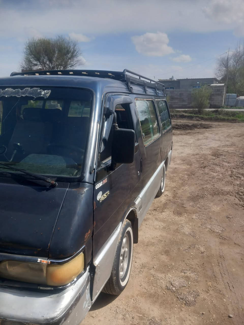 اسلام عليكم ورحمة الله وبركاته  كيا بستاللبيع 95 رقم انكليزي حمل سنوية ل30 محرك كير اكسن  خير من الله بم ونوزلات و سلف ودينمة جديد السعر 38 وبيها مجال  ,***********/
