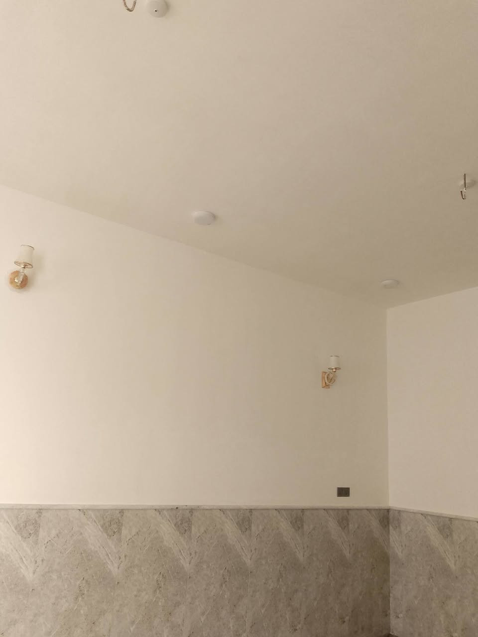 خلفه لبخ اسمنت وجص وبورك واجهات متفرغ حاليا 
***********
