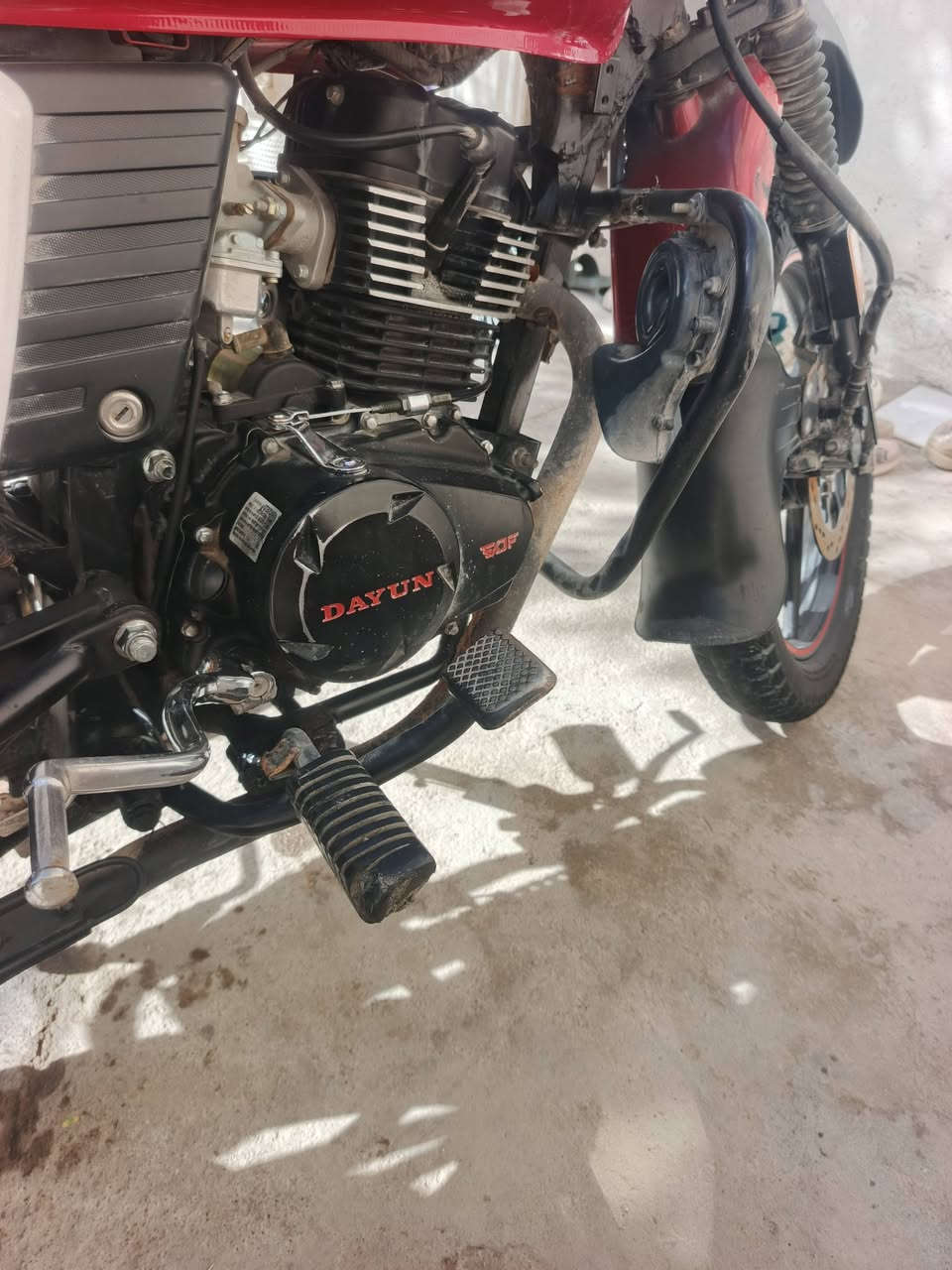 دايون جبلي للبيع موديل 2023 ركبتها طاكه اولاحمها لحيم راصطات أو لحيم درجه أولى ودبلات اشويه بيهن فركه بس اني دااشتغل بيها ما بيها شي بس أريد اعوف الدلفريه وريد أبيعها ولله دراجه خير من الله مكينتها مامفتوحه السعر مليون 500 أو بيها مجال قليل ***********
