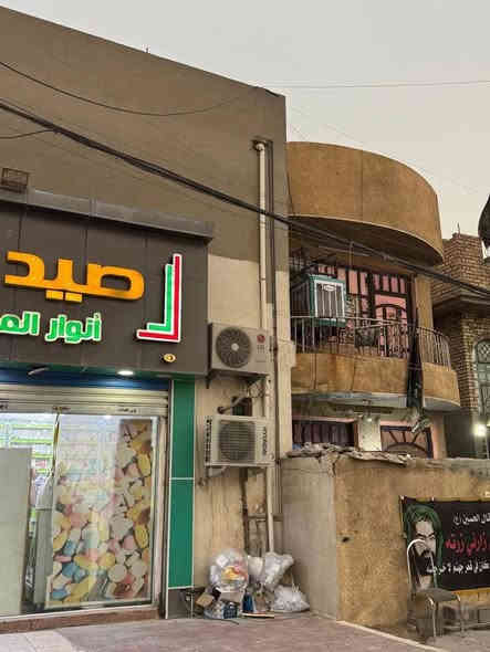 عمارة في منطقة الدورة (ابو دشير )
المساحة :251متر  ركن الواجهة 22 متر النزال 11ونص متر 
المحلات : تحتوي على 7 محلات 
الشقق : 2 كبيرة 
الدار :1
الوارد الشهري :3 مليون دينار قابل للزيادة وبدون سر قفلية كل العمارة مؤجرة 
للستفسار الاتصال بالأرقام :***********
