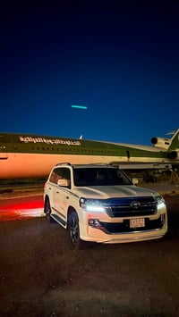 للبيع لاندكروز موديل2020 خليجي شركة ساز السيارة رقم بغداد ماشية 107 Km...