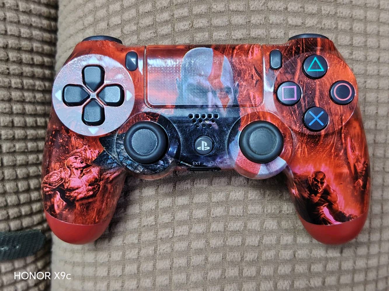 السلام عليكم من رخصه الادمن
عندي بلي 4 برو مع كارتونه مع  استانين قاعده للبلي و للجوستكات  نظام 9 مهكر 

مع 5 جوستكات 2 أصلي و 3 تجاري درجه اولى 

مع هارد داخلي يحتوي بكج مال العاب بلي 1 و2 و العاب قويه ب10 مع هارد خارجي سعه 2 تيرا انزلك الي يعجبك حسب الطلب البلي استخدام سنه بس نظيف امانه السعر خاص

الشراي يدخل خاص او يراسل الرقم *********** مكاني بغداد