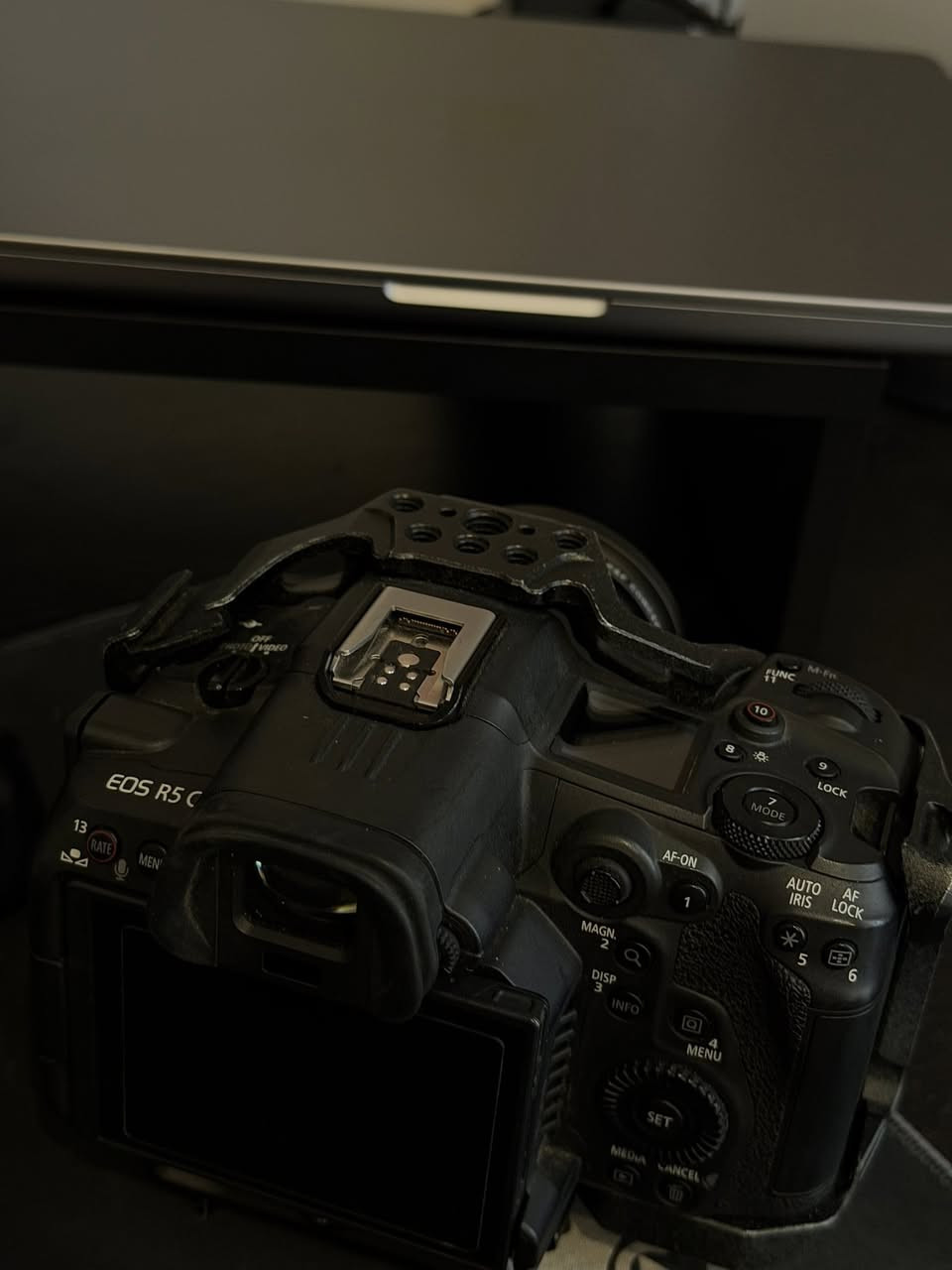 للبيع Canon R5C
وياها smallrig cage
وعدسة 50mm 1.8 RF
وعدسة 16mm 2.8 RF
مكاني اربيل


**إذا كنت صاحب هذا الإعلان وتريد حذفه لأي سبب، رجاءا أرسل رسالة إلى الدعم الفني**