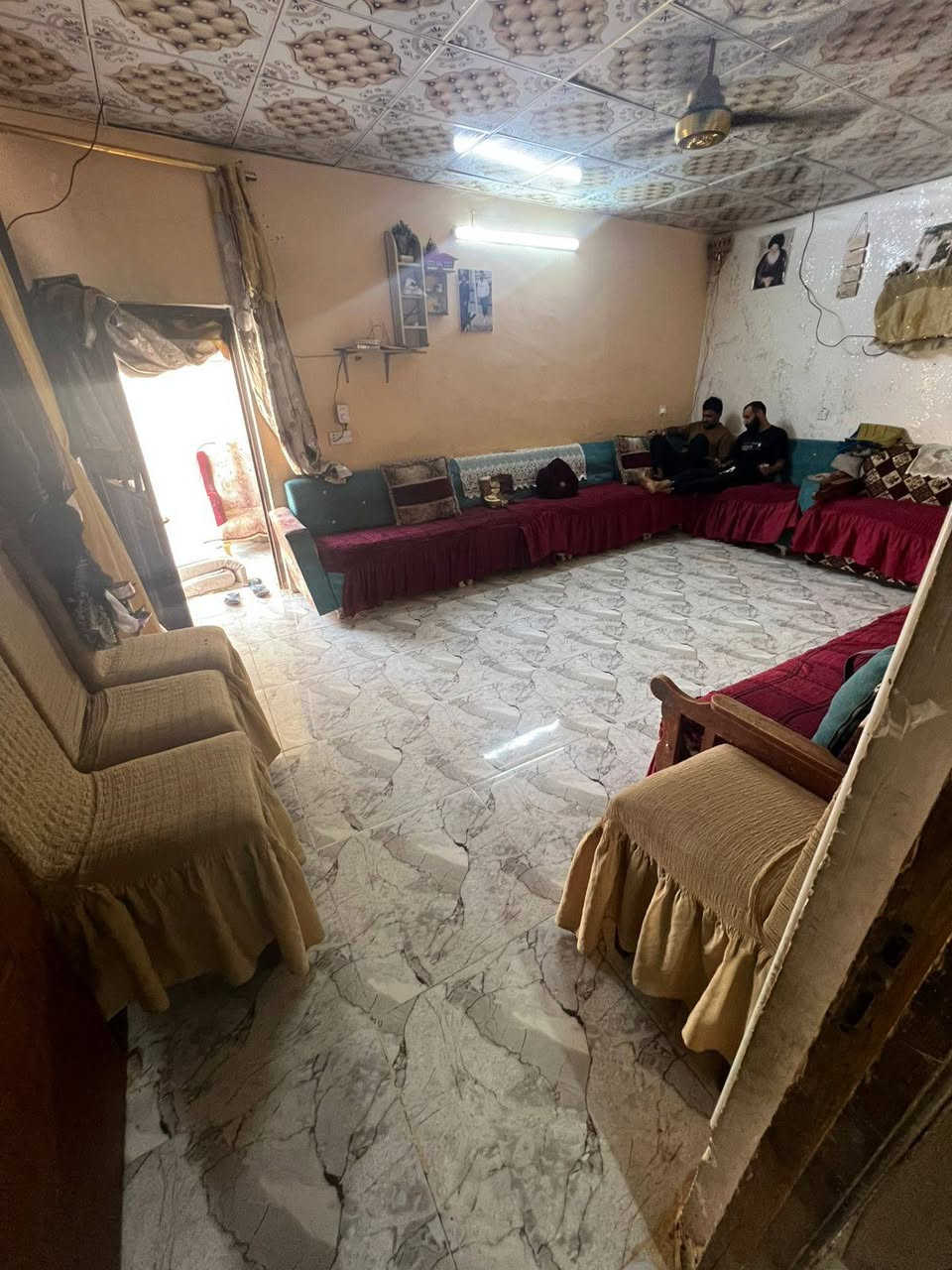 سلام عليكم من رخصت الادمن البيت البيع المساحه ١٠٠ متر العنوان الحسينيه مال الرشديه منطقه المخابرات يم مدرسه الرياض البيت تجاوز الاستفسار على الرقم ***********
