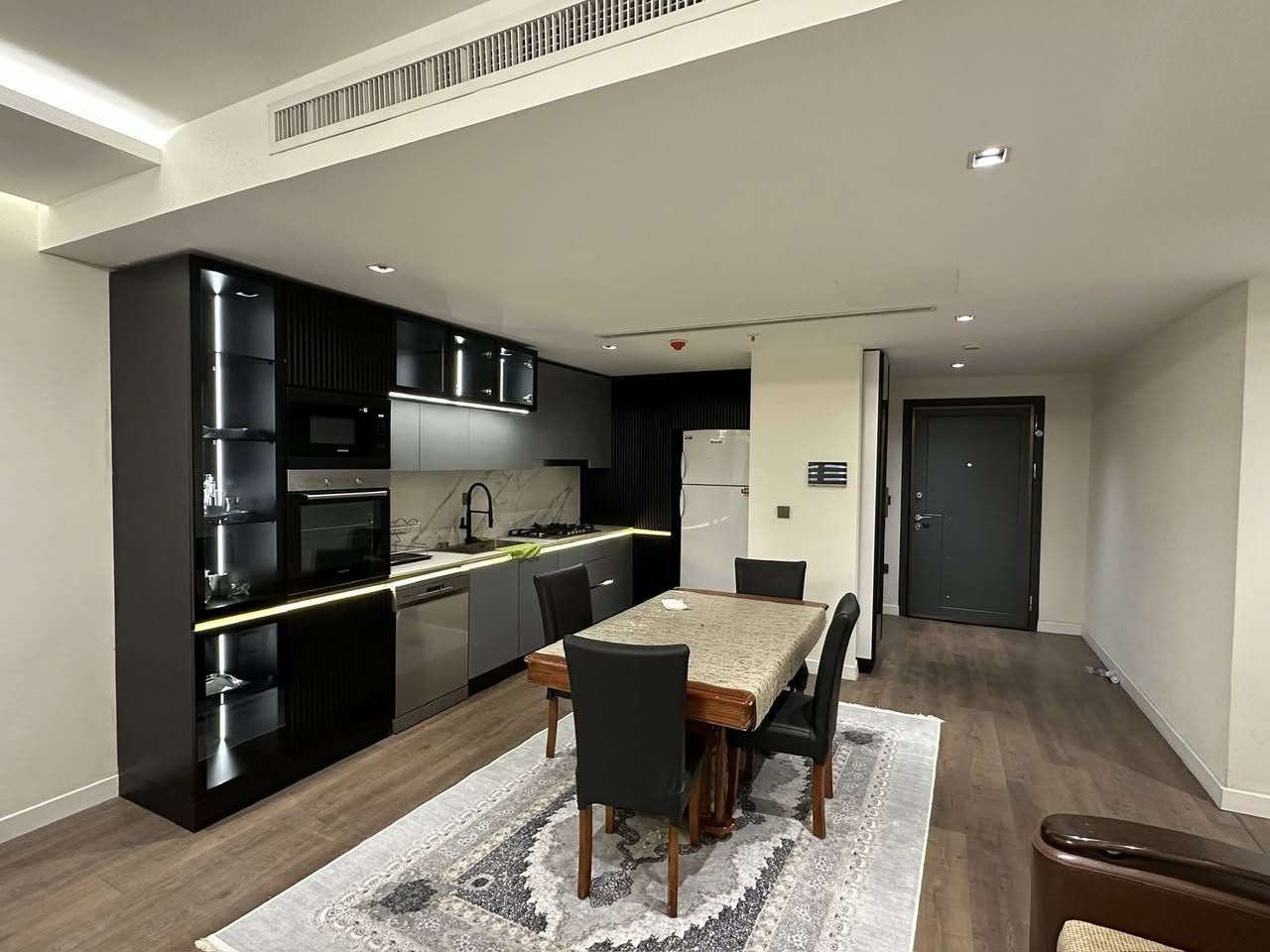 Boulevard two bedroom furniture for rent 1000$ 
WhatsApp *********** 

Boulevard'da iki yatak odalı mobilyalı daire kiralık 1000$
WhatsApp ***********

شقة مفروشة بغرفتي نوم للإيجار في بوليفارد، السعر 1000 دولار. للتواصل عبر واتساب: ***********

 بۆلیڤار  دوو ژووری نوستن راخراو  بۆ کرێ 1000$ 
واتسئەپ ***********
