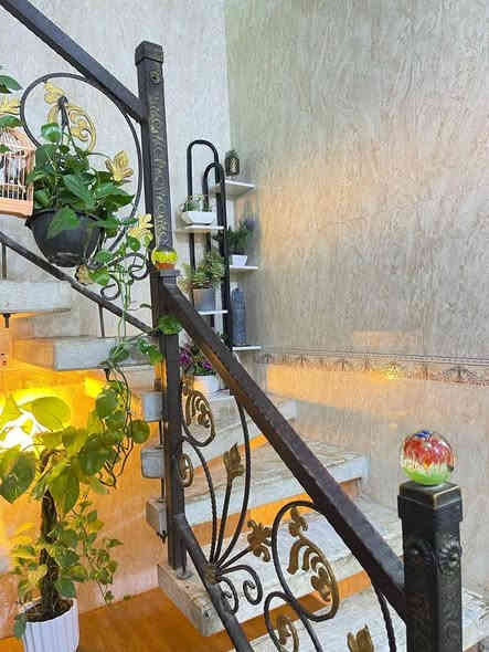 ✨🏡 دار للبيــع 🏡✨
📍 الموقع: بابل – شارع 60 – شارع الكرينات
━━━━━━━━━━━━━━━━━━
📏 المساحة: 100 متر
📐 الواجهة: 5 م
📏 النزال: 20 م
🛣️ عرض الشارع: 10 م
📜 الملكية: ملك صرف
🏗️ يتكون من طابقين 
━━━━━━━━━━━━━━━━━━
🏠 تفاصيل الطابق الأرضي:
استقبال + كليدور + صحيات + مطبخ
🧱 الأرضية: كاشي
━━━━━━━━━━━━━━━━━━
🏠 تفاصيل الطابق الثاني:
غرفتين نوم + كليدور + صحيات
🪵 الأرضية: سيراميك
━━━━━━━━━━━━━━━━━━
💰 السعر: 130 مليون (قابل للتفاوض)
━━━━━━━━━━━━━━━━━━
📞 للاستفسار:
***********
***********
*********** (المهندس أمير الحسناوي)
━━━━━━━━━━━━━━━━━━
#مكتب_عقارات_أبراج_بابل 🏗️
📍 موقع المكتب: بابل – حي الجزائر – مقابل الجسر الدولي
