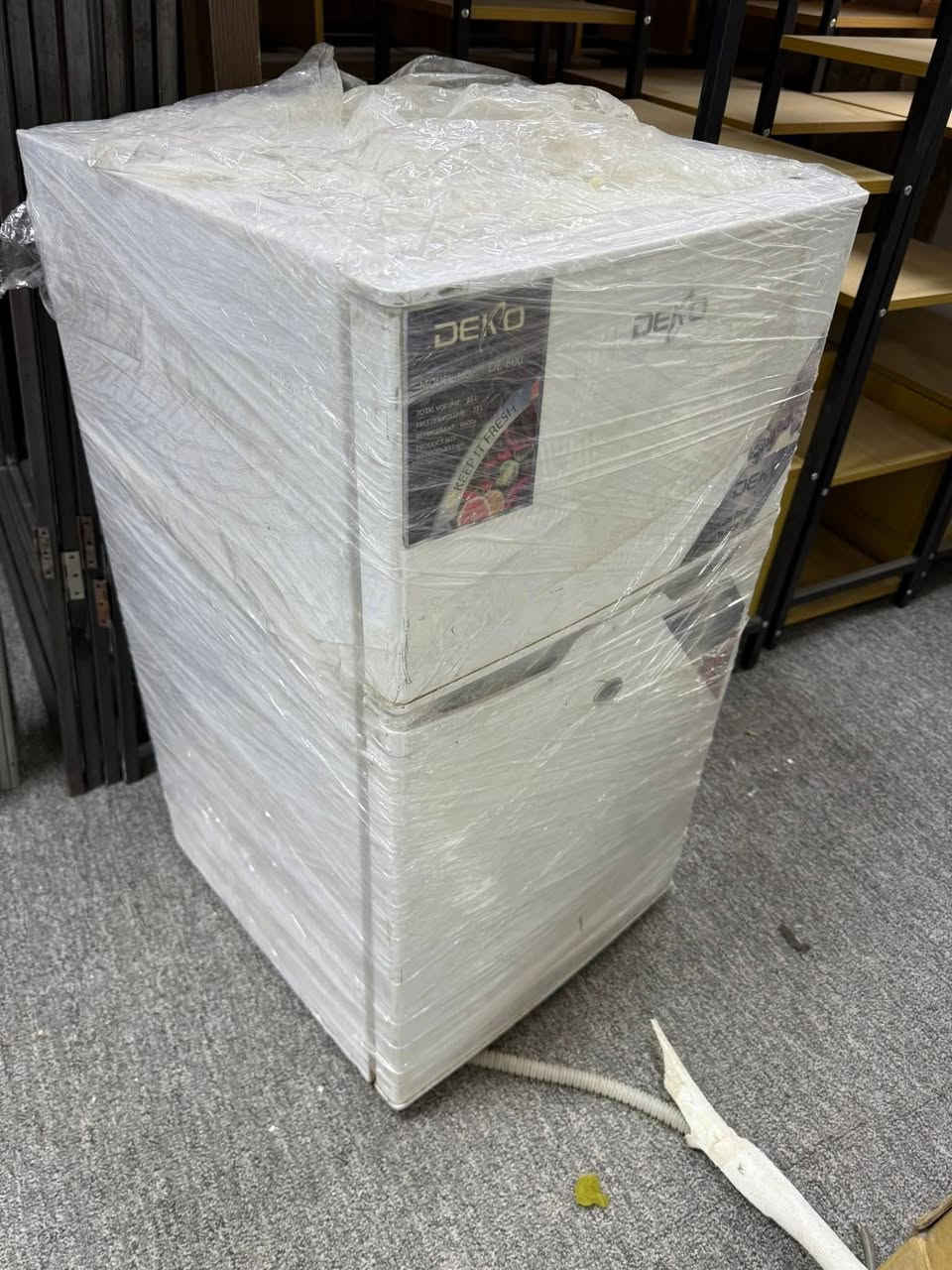 مكانهن حي الجهاد اكو توصيل مستعجلين عليهن ***********
مكيف طنين اخو لجديد شغال تدفئه وتبريد 
طباخ 4 عيون كوله شغال 
ثلاجه اخت لجديده تجميدهه فول
سنك تسكام تكمه نظيف جداً 
سبلت طن توسوت تدفئه وتبريد كامل
