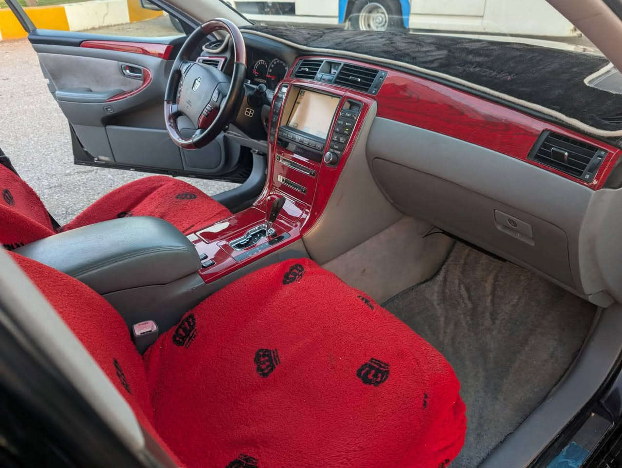 شاهينة موس ١٨٠ بجوك بة بجوك سپورت ٣ دوگمة ويلي رويالي لةسةرة هةمو گياني جاهيزة رةنگ گوراوي ئةوروپاية( نرخ ٥٣ گةلاو مةعامةلة)   ***********
